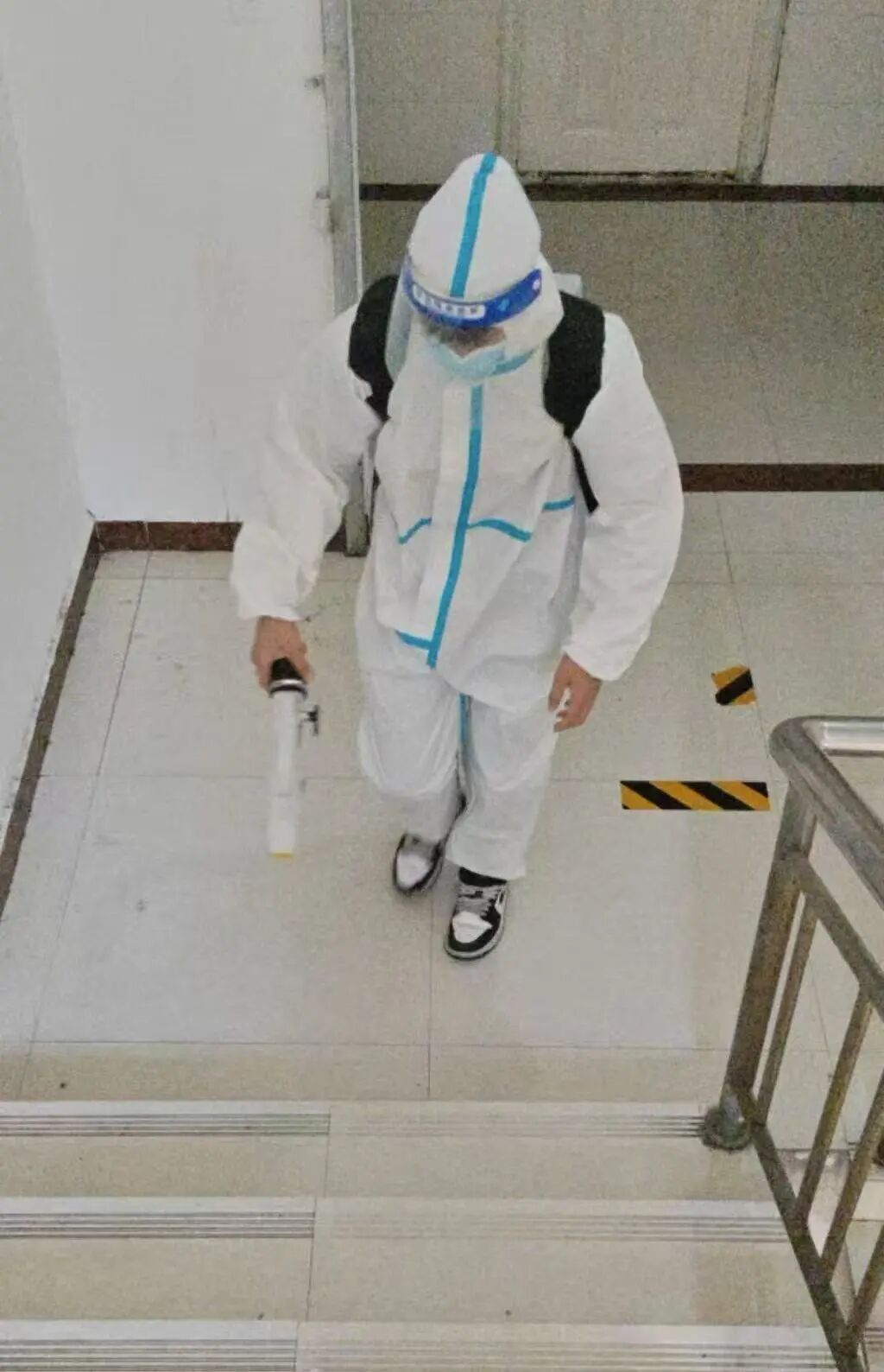 守护校园“健康底色”：陕西航空医科职业技术学校秋季传染病防控消杀进行时！